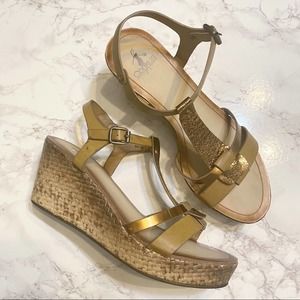 NWOB Corkys Gold Metallic Glitter Basket Weave Wedge Sandal Heel Women’s Size 11